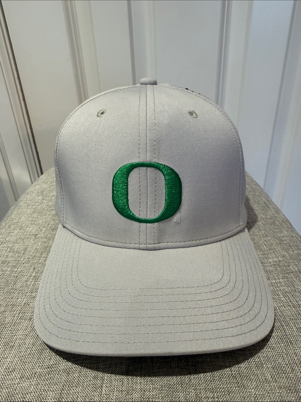 Nike Light Gray Baseball Cap with Green 'O' University of Oregon Logo